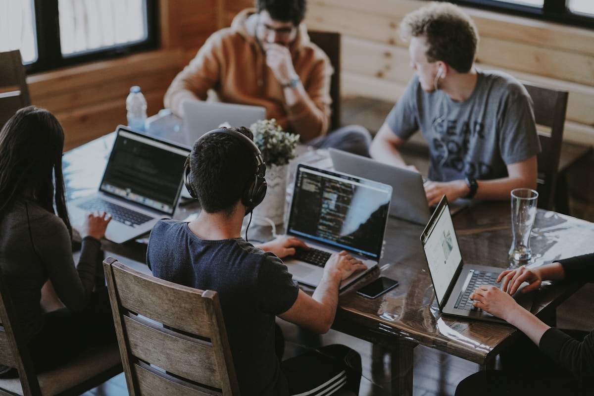 Small earn cohort practising AI workflows during Fraser Street revenue lab